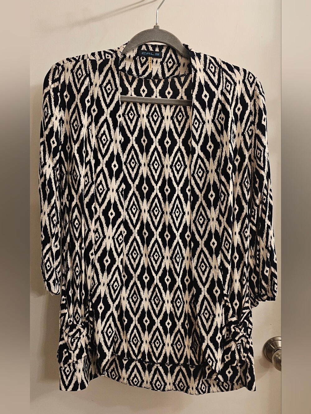 CALS Cream & Black Ikat Design Open-Front Women's Top